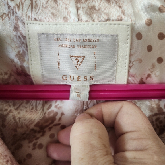 Guess faux fur/faux leather vest Very similar to the cover photo vest. Sz XL - Picture 2 of 8